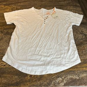 Knox Rose white t-shirt‎ v neck with buttons super comfy